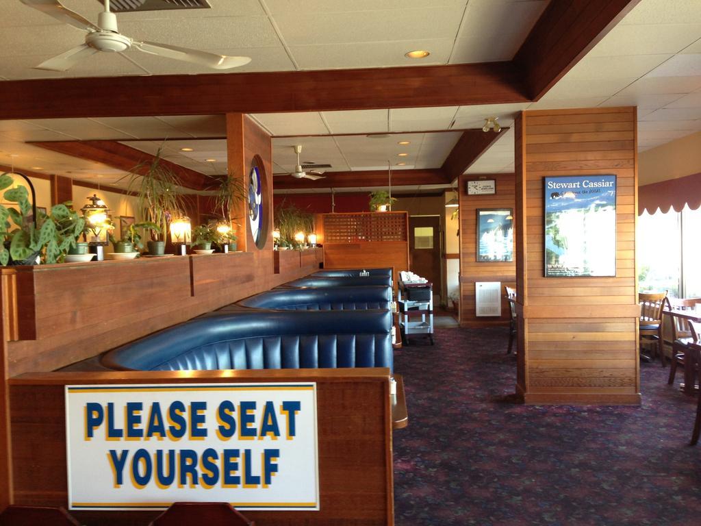 Moby Dick Inn Prince Rupert Exterior foto